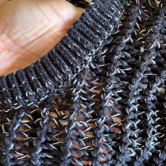 Beautiful Bcbs generation short sleeves sweater xsmall/small, off shoulder - Picture 5 of 5